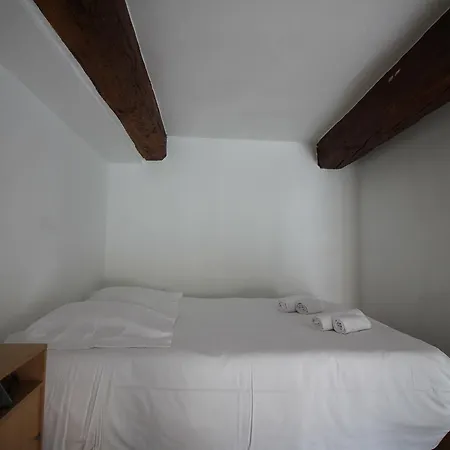 - Duplex Sur La Place Massena Apartman *