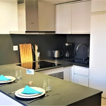 - Duplex Sur La Place Massena